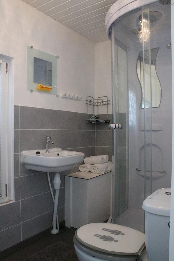 Luxury Studio On Robs Houseboat Special For Couples Amsterdam Dış mekan fotoğraf
